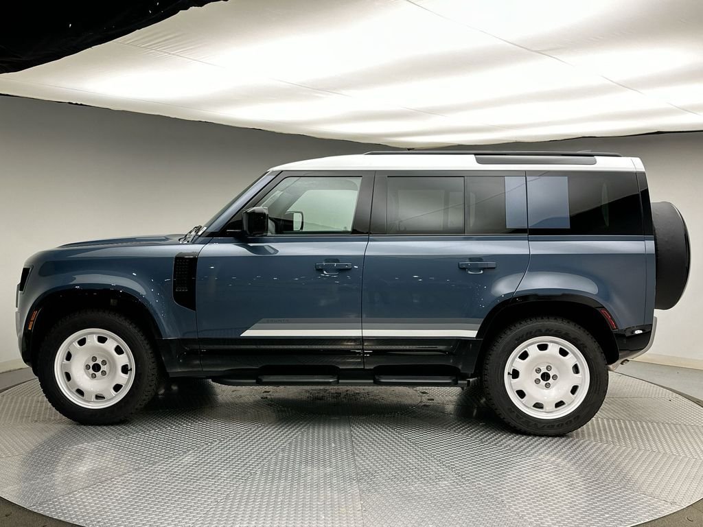 New 2026 Tasman Blue Land Rover S image 2