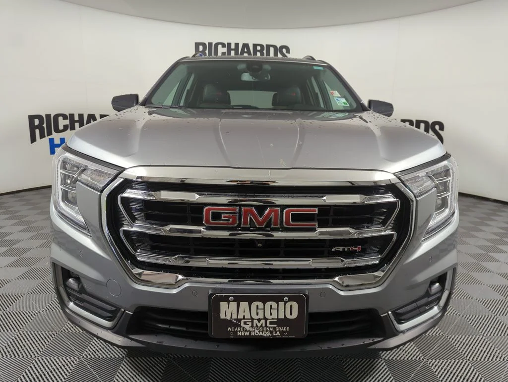Used 2023 Sterling Metallic GMC AT4 image 3