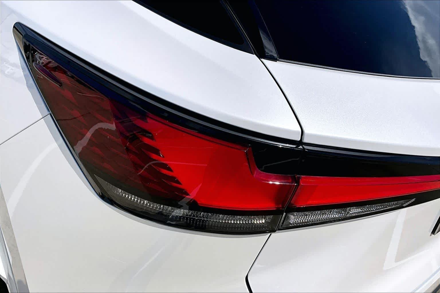 Used 2023 Eminent White Pearl Lexus Luxury image 28