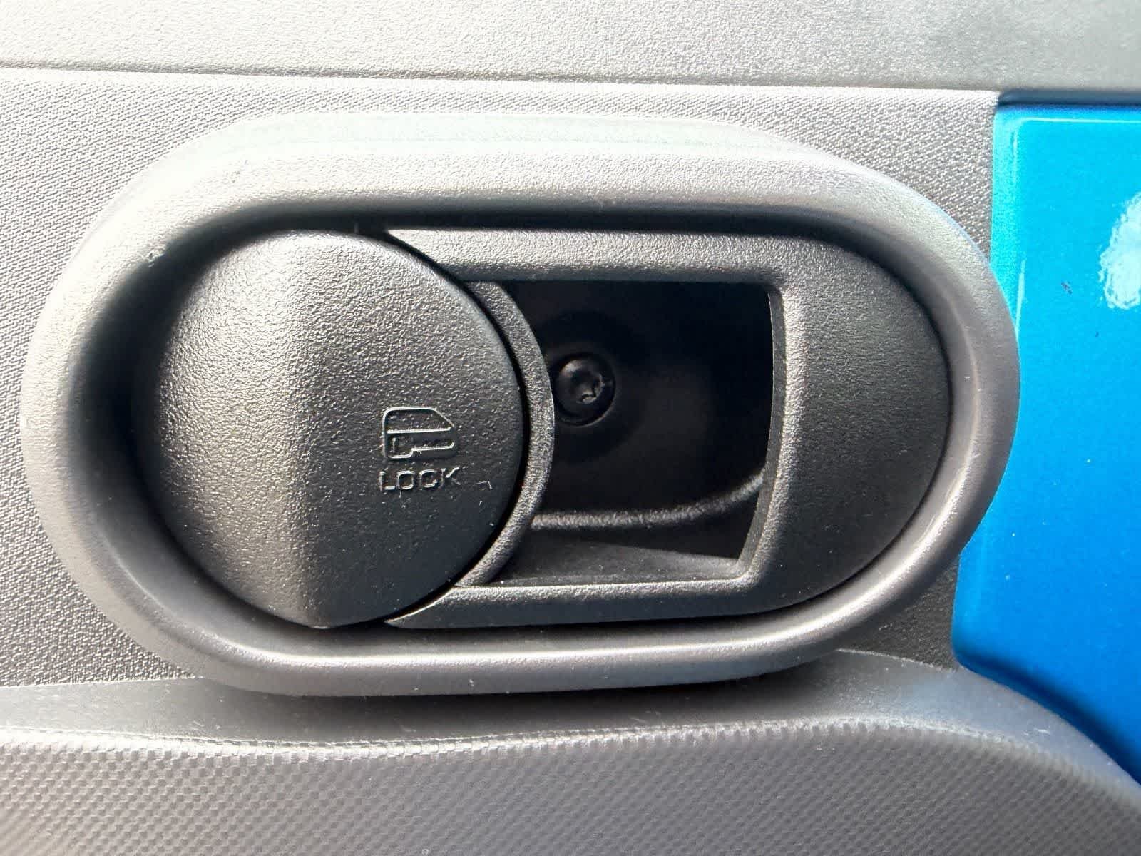 Used 2010 Surf Blue Pearl Jeep Islander image 12