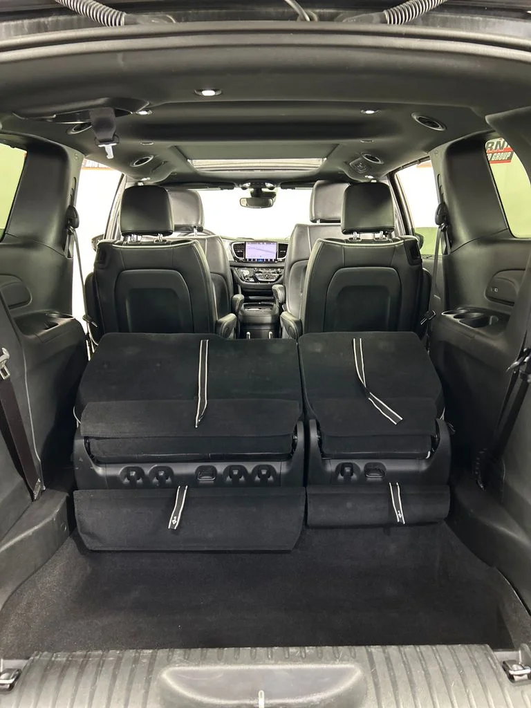 Used 2025 Black Chrysler Limited image 21