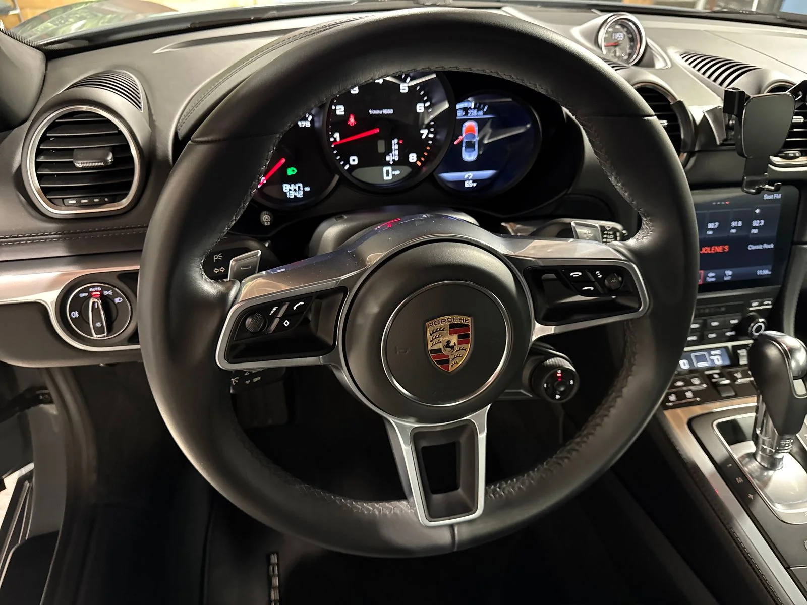 Used 2025  Porsche Base image 18