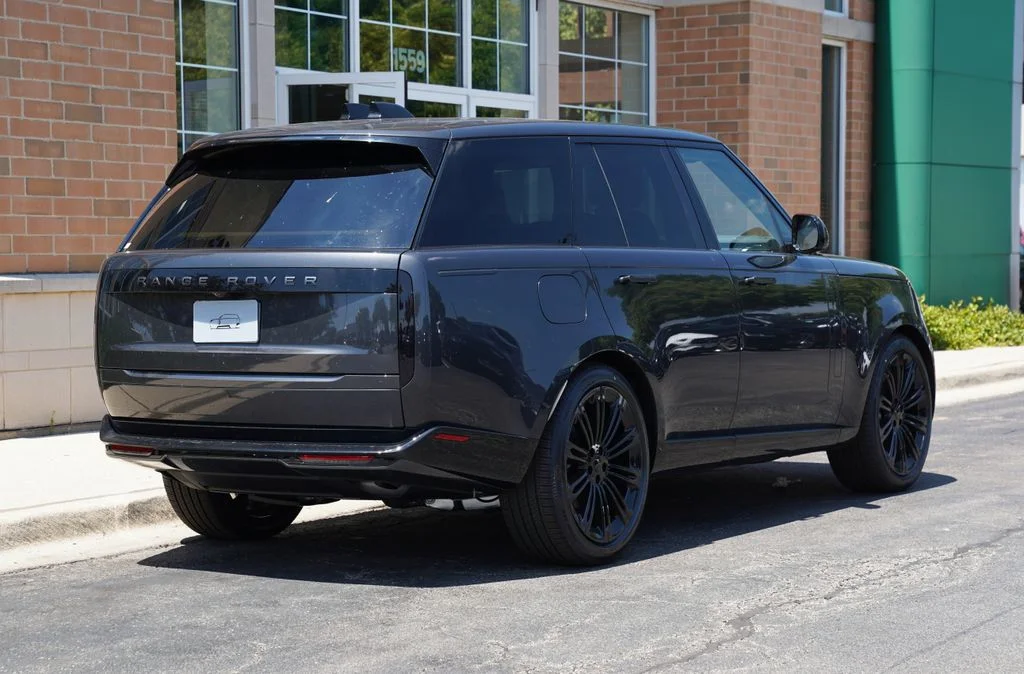 New 2026 Carpathian Grey Land Rover SE image 6