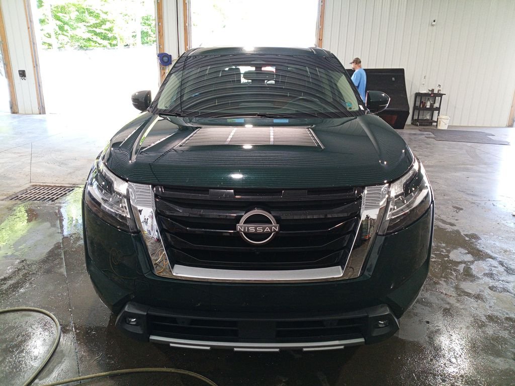 Used 2022 Black Nissan Platinum image 14