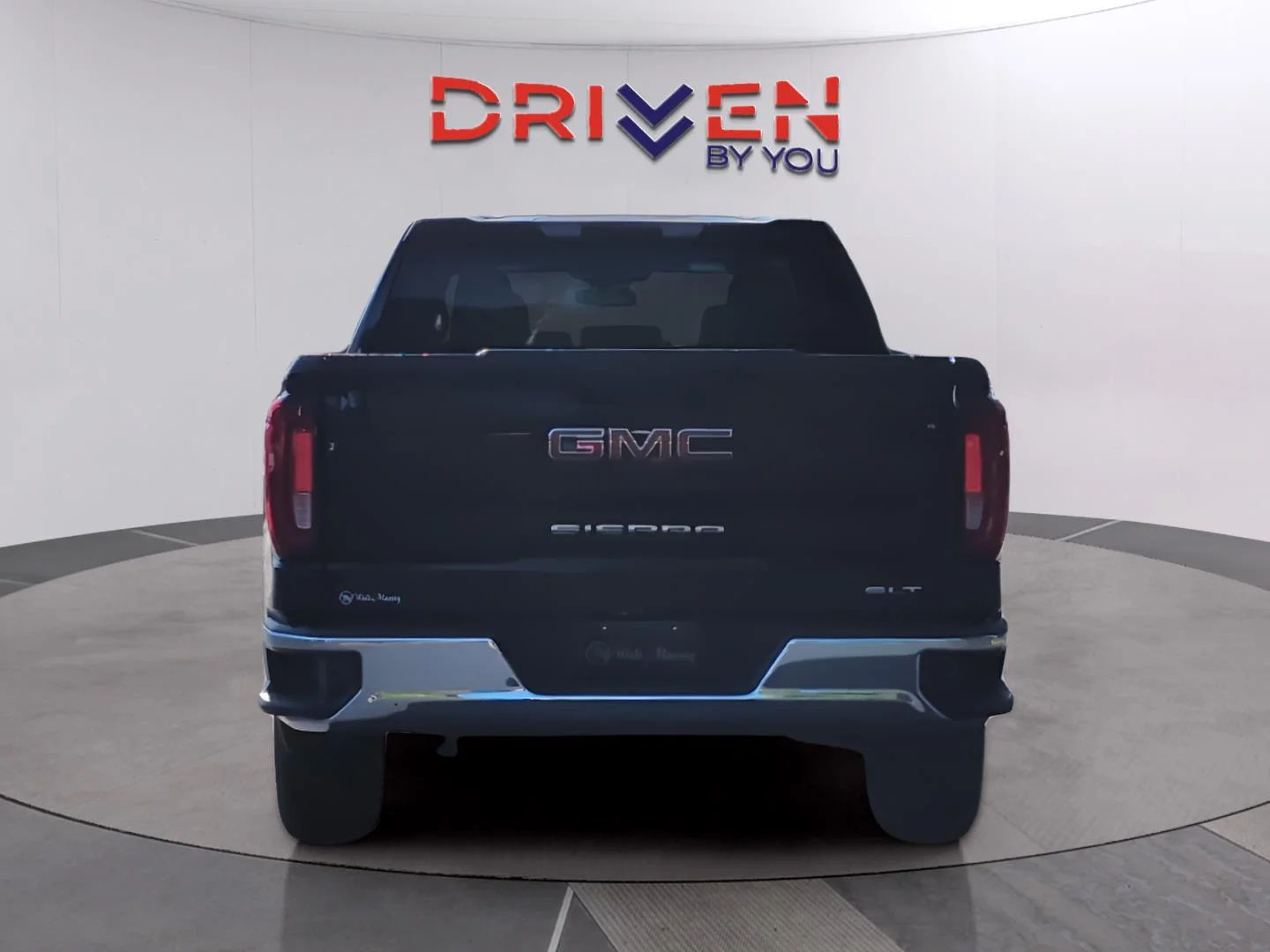 Used 2024 Onyx Black GMC SLT image 4