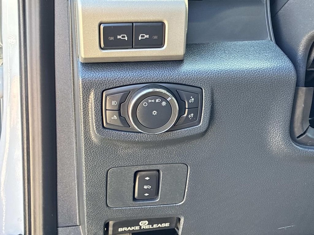 Used 2022 White Ford Lariat image 24