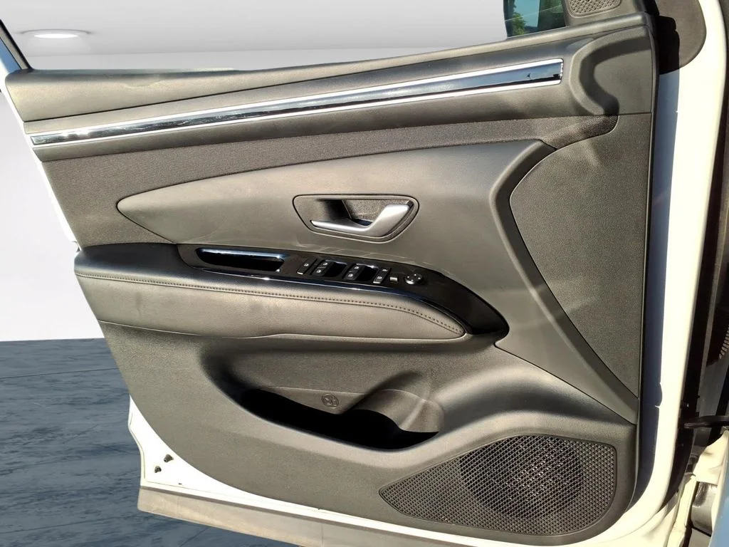 Used 2024 White Hyundai SEL Convenience image 30
