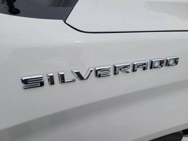 New 2026 Summit White Chevrolet RST image 30