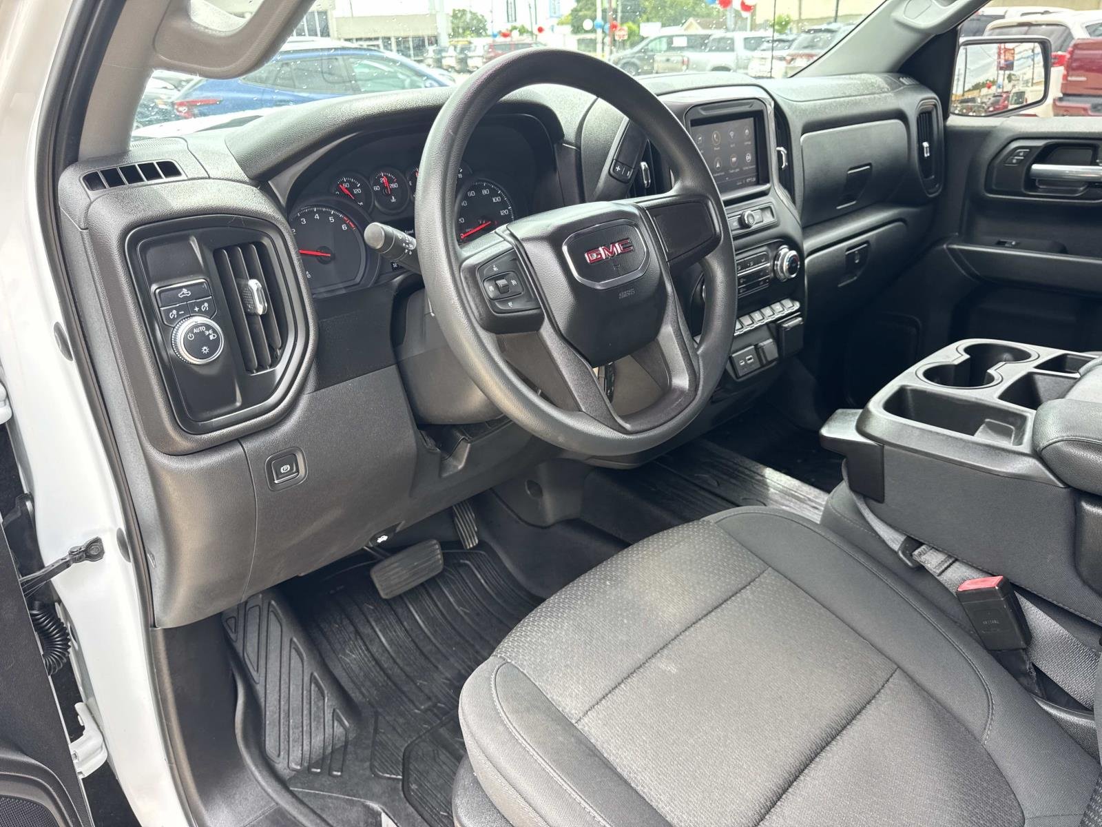 Used 2021 Summit White GMC  image 17