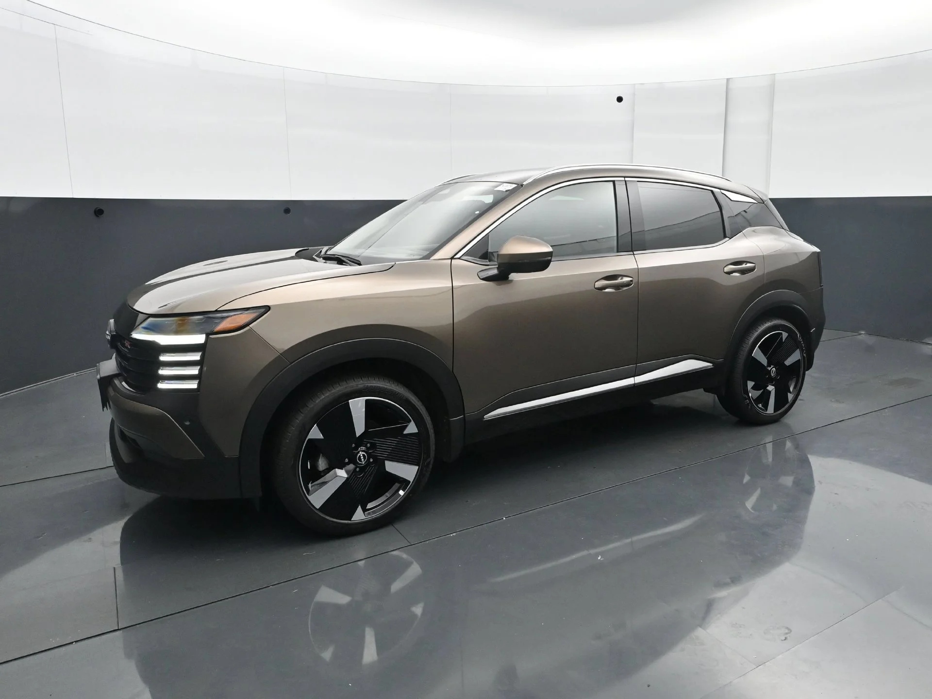 Used 2025 Nissan Kicks SR AWD with VIN 3N8AP6DD2SL397172 for sale in Burnsville, Minnesota