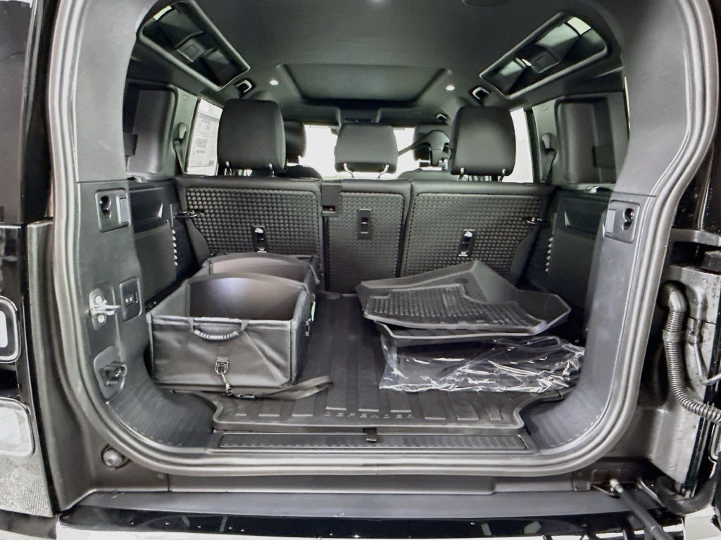 New 2026 Santorini Black Land Rover X-Dynamic SE image 28