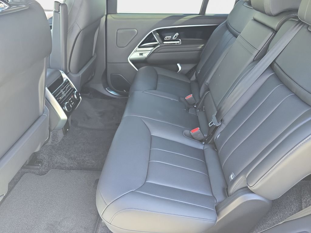 New 2026 Ostuni Pearl White LAND ROVER SE LWB 7-Seats / V8 image 16