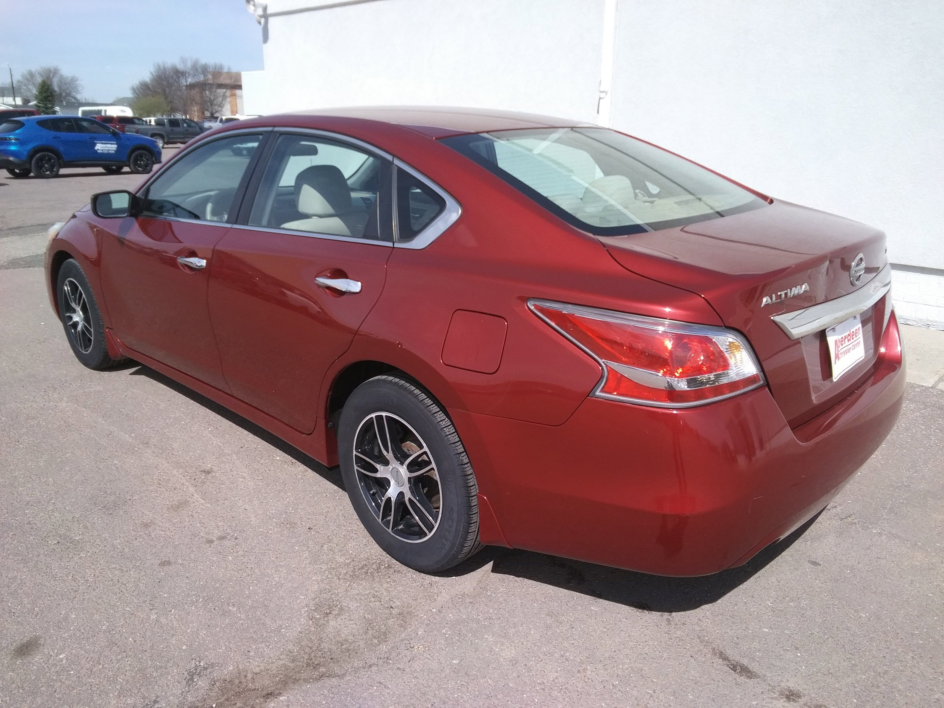 Used 2015 Red Nissan 2.5 S image 7