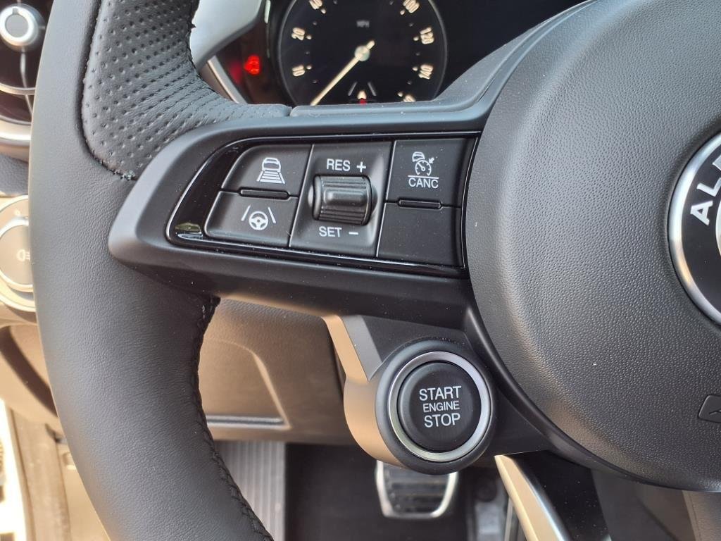 2025 Alfa Romeo Giulia Base - Photo 15