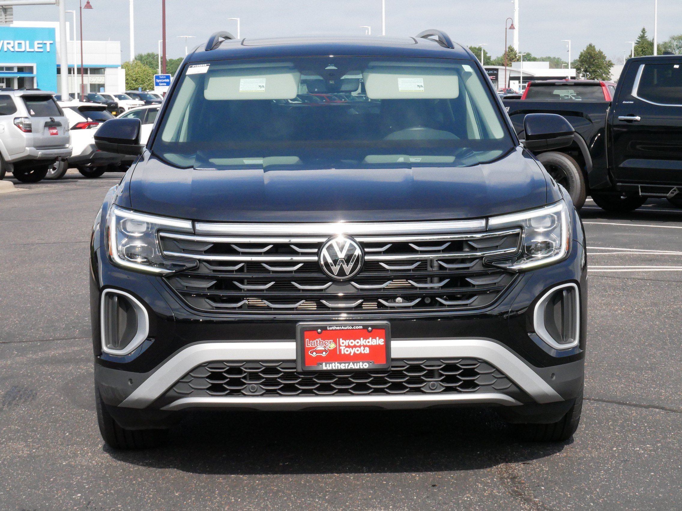 Used 2025 Volkswagen Atlas Atlas Peak Edition with VIN 1V2CR2CA2SC566129 for sale in Brooklyn Center, Minnesota
