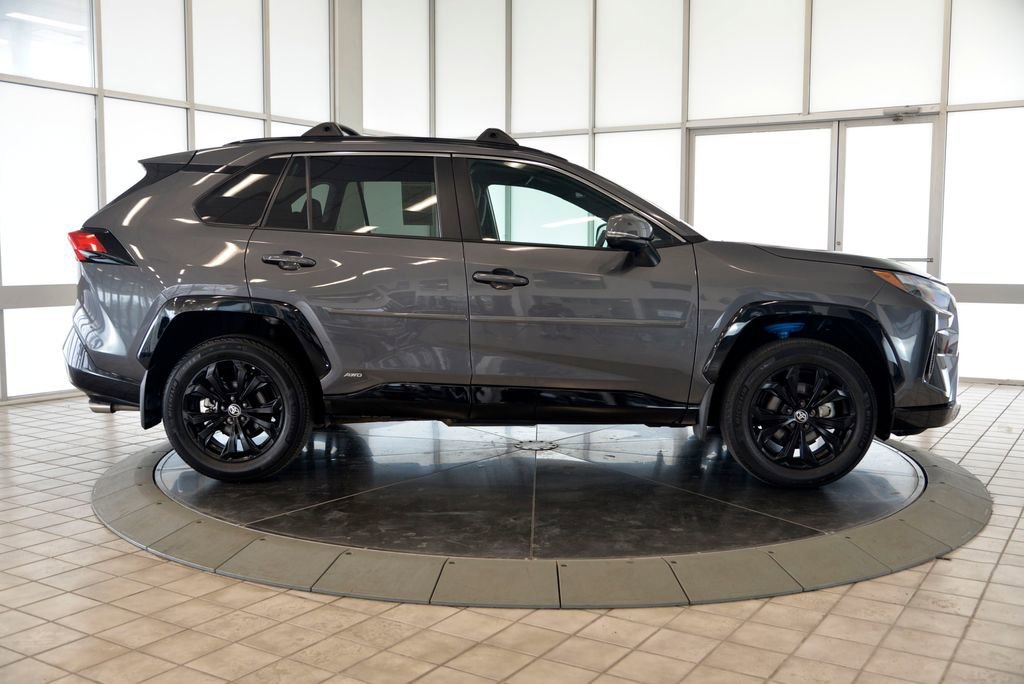 2023 Toyota RAV4 SE - Photo 9