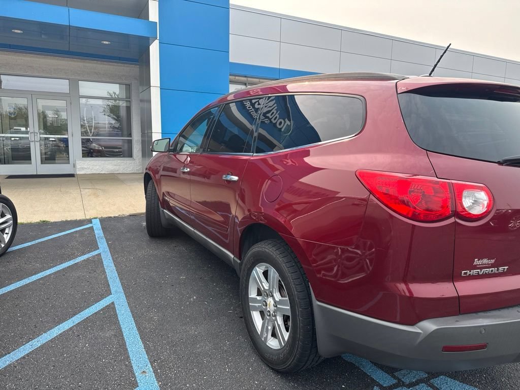 Used 2009 Red Jewel Tintcoat Chevrolet LT w/1LT image 11
