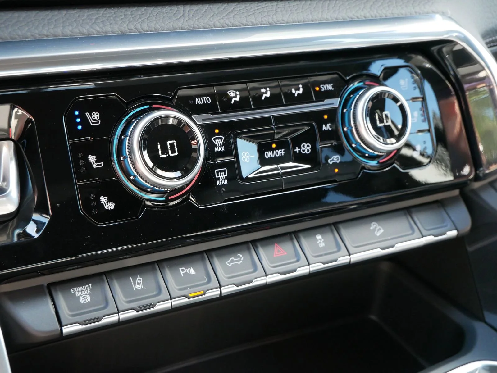 2026 GMC Sierra 3500HD Denali - Photo 12