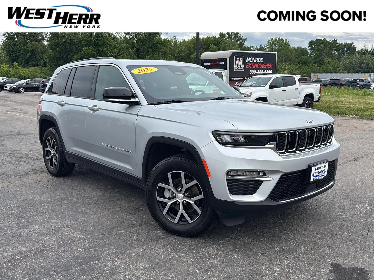 Used 2025 Silver Zynith Jeep Limited image 1