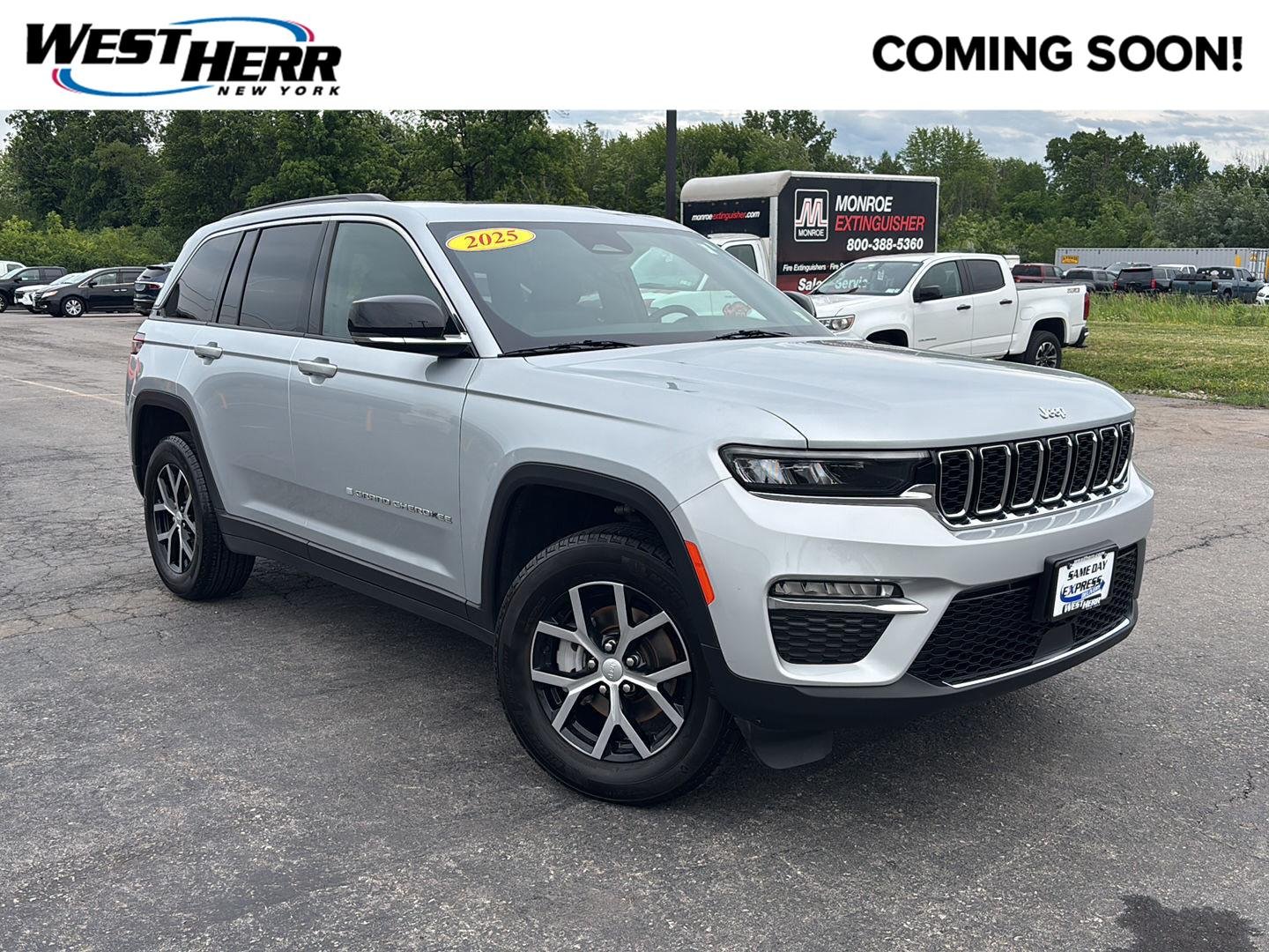 Used 2025 Silver Zynith Jeep Limited image 1