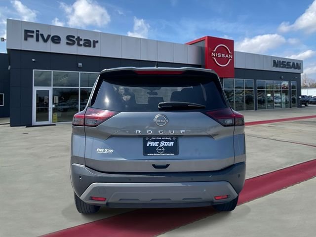 Used 2023 Gray Nissan S image 5