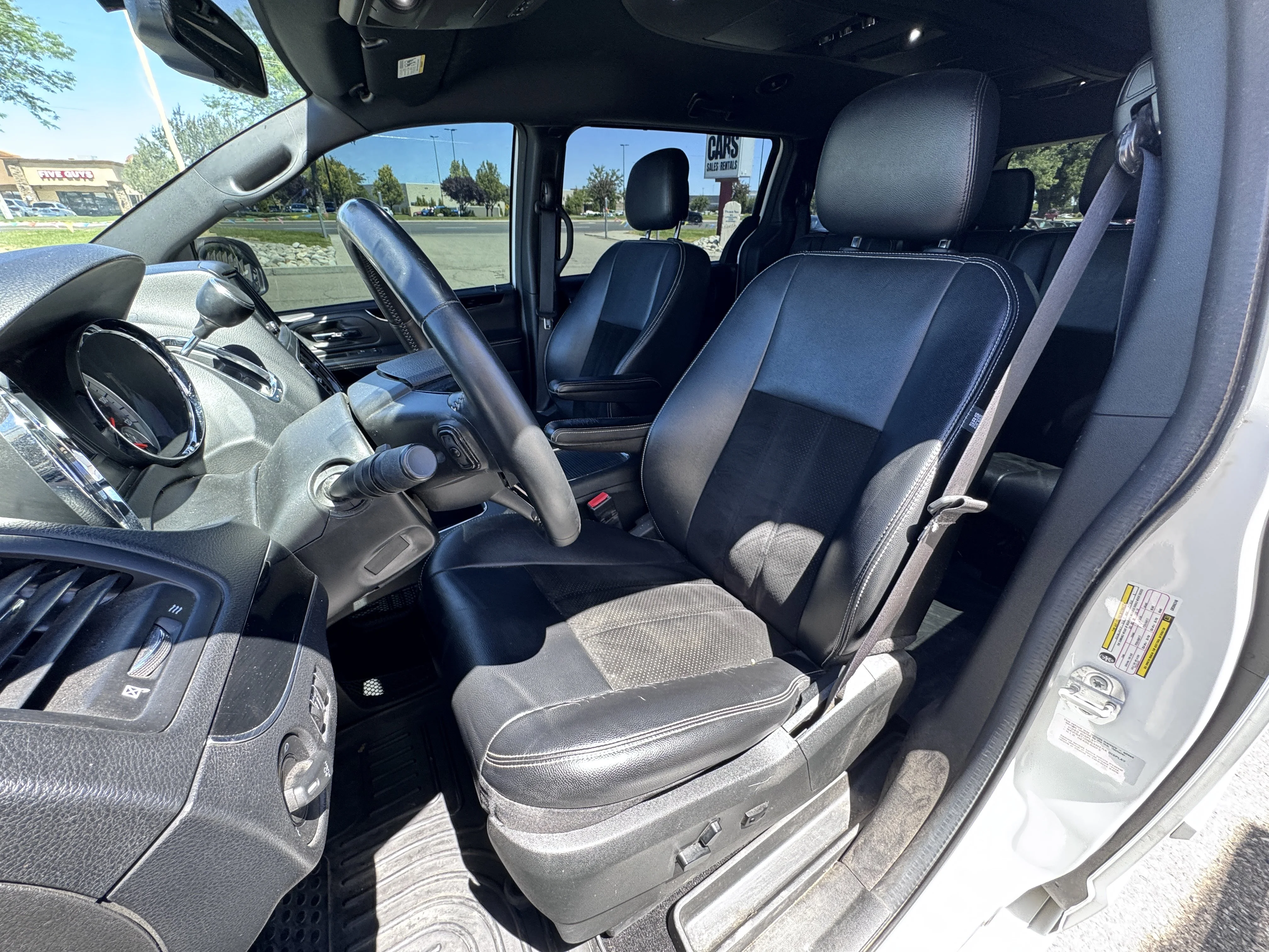 Used 2016 Bright White Clearcoat Dodge SXT Plus image 14