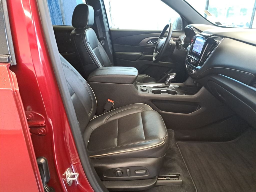 Used 2022 Red Chevrolet Premier image 32