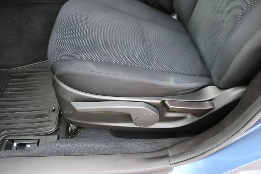 Used 2014 Blue Subaru 2.0i image 13