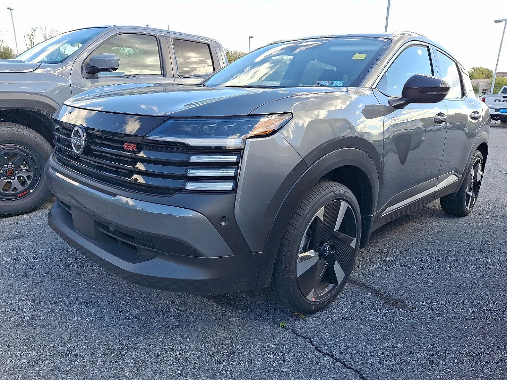 Used 2026 Gray Nissan SR image 3