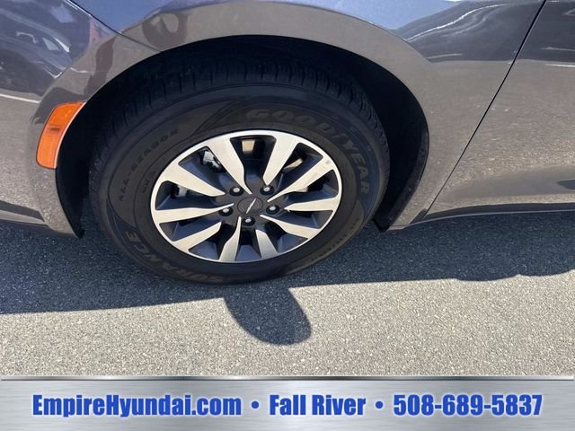 2023 Chrysler Pacifica Hybrid Touring L - Photo 13