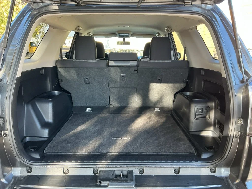 Used 2015 Gray Toyota SR5 image 28