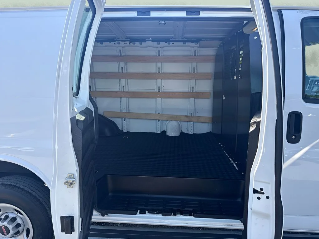 Used 2022 White GMC Work Van image 18