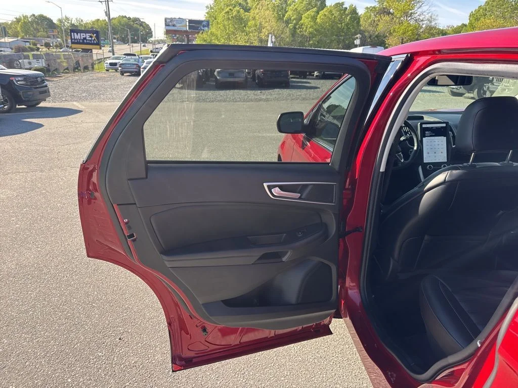 Used 2023 Red Ford SEL image 27