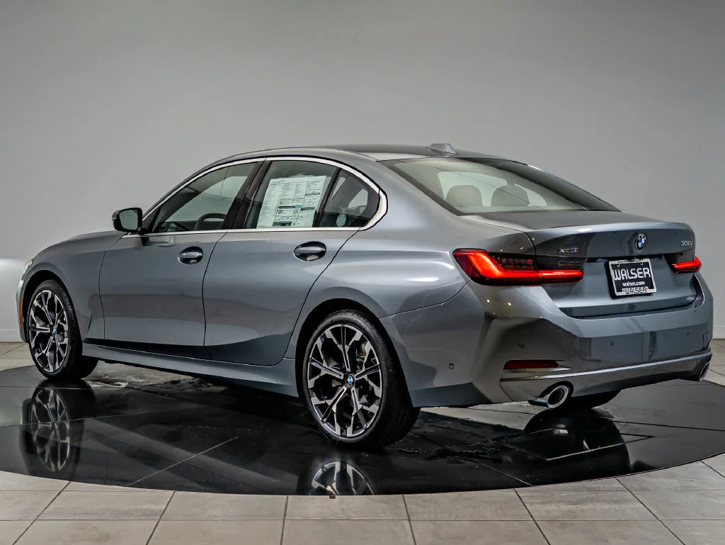 New 2026 Skyscraper Grey Metallic BMW 330i xDrive image 7