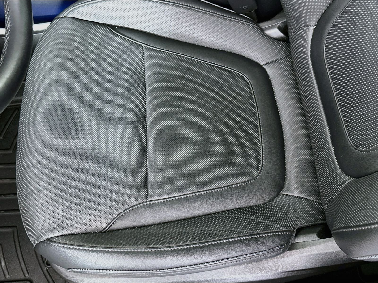 Used 2023 Amazon Gray Hyundai Limited image 21