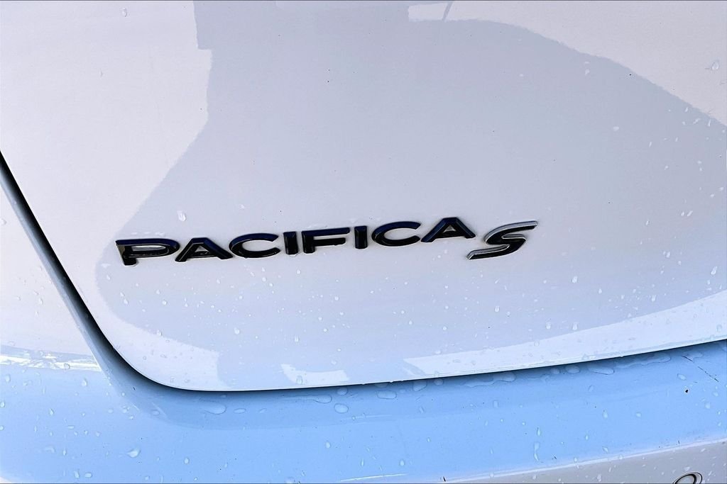 Used 2020 White Chrysler Touring L Plus image 34