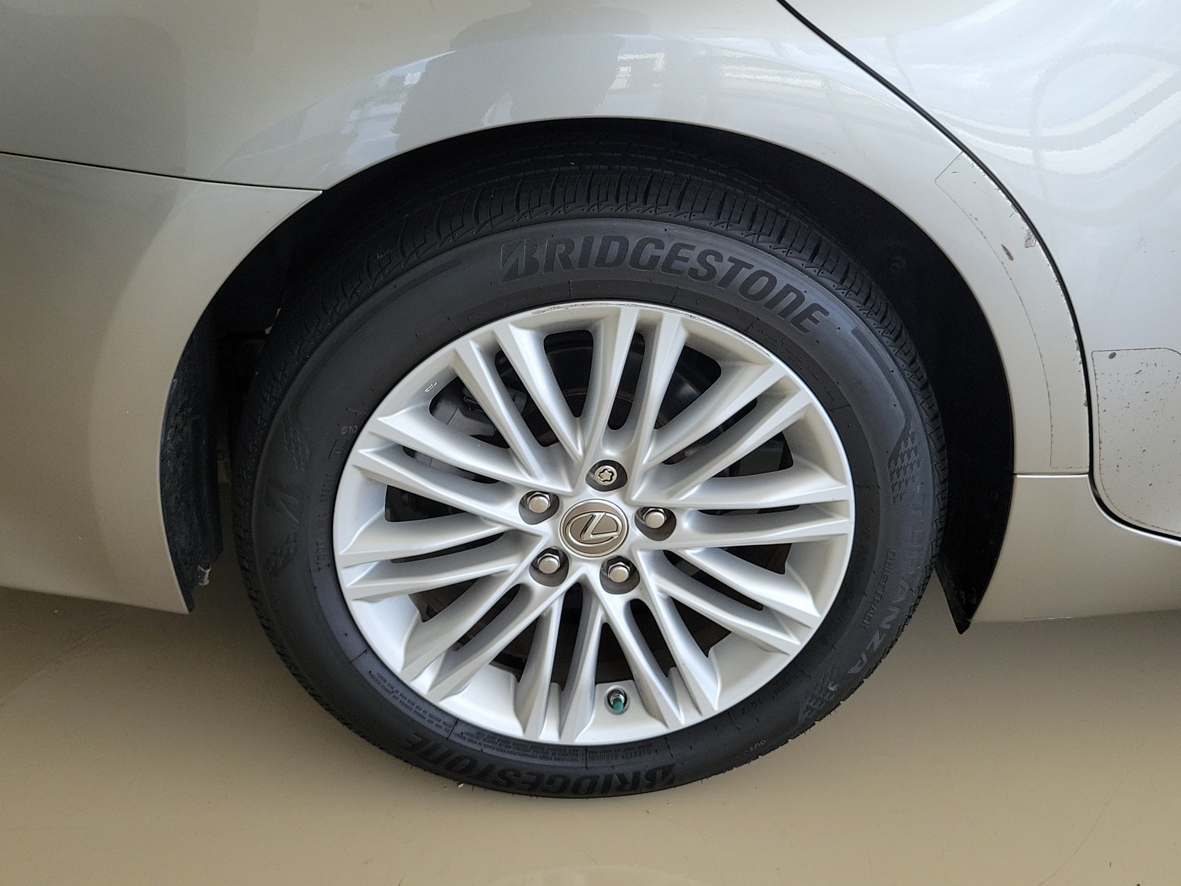 Used 2018 Silver Lexus ES 350 image 8