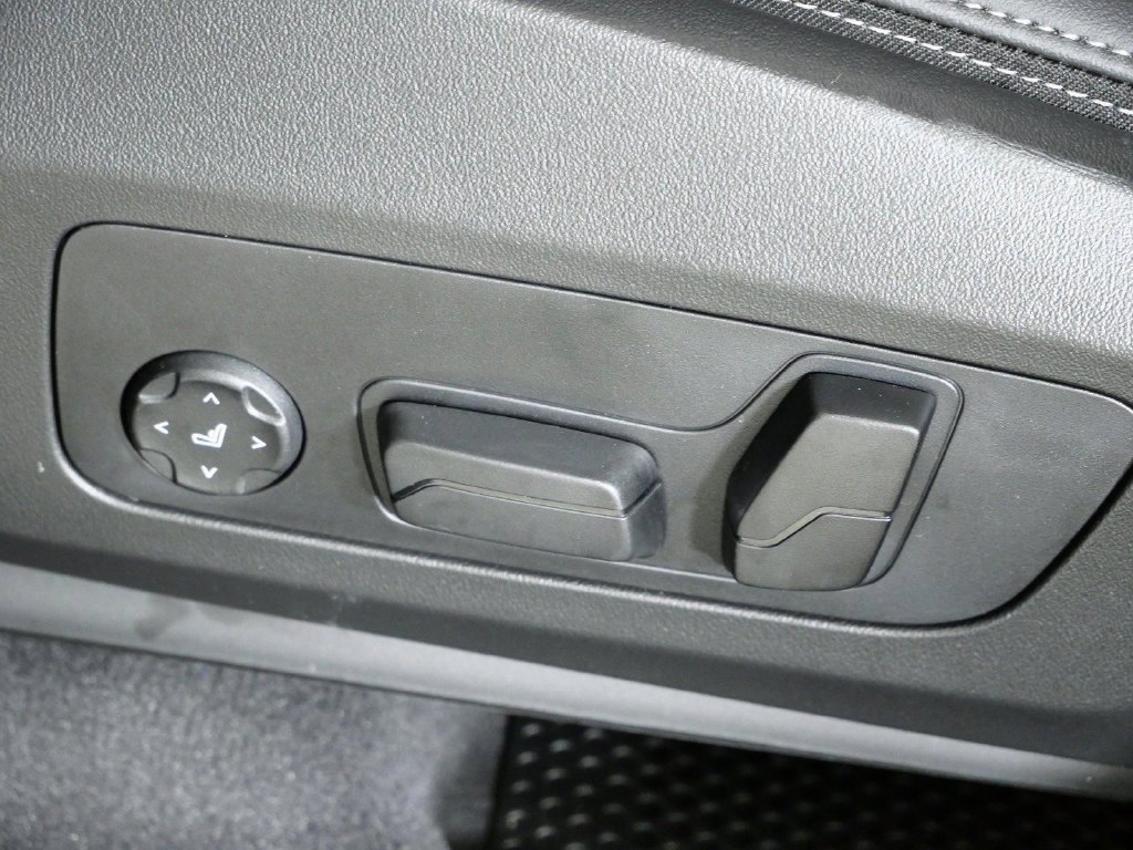Used 2026 Jet Black BMW xDrive28i image 38