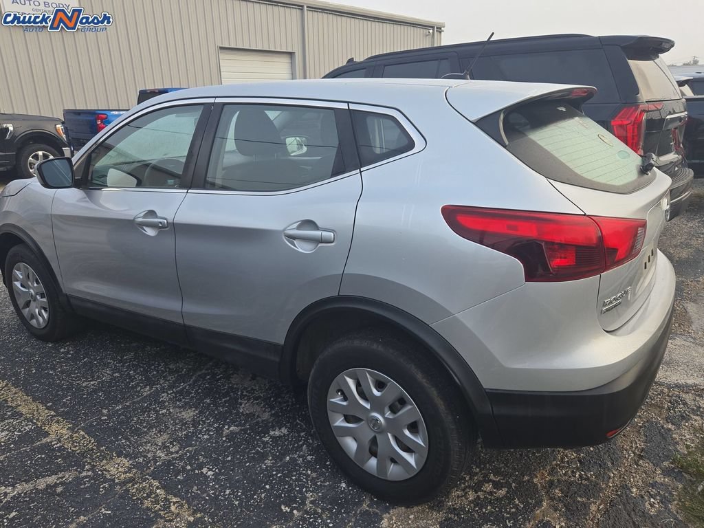 Used 2018 Silver Nissan S image 4