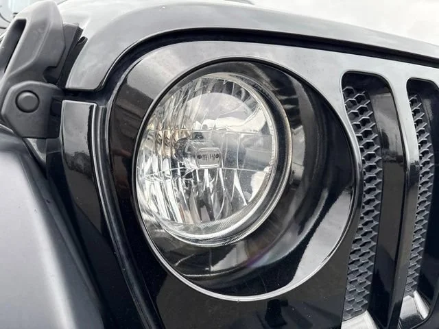 Used 2018 Black Clearcoat Jeep Sport S image 9