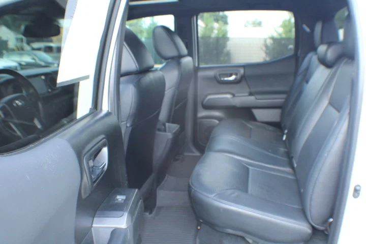 Used 2022  Toyota  image 15