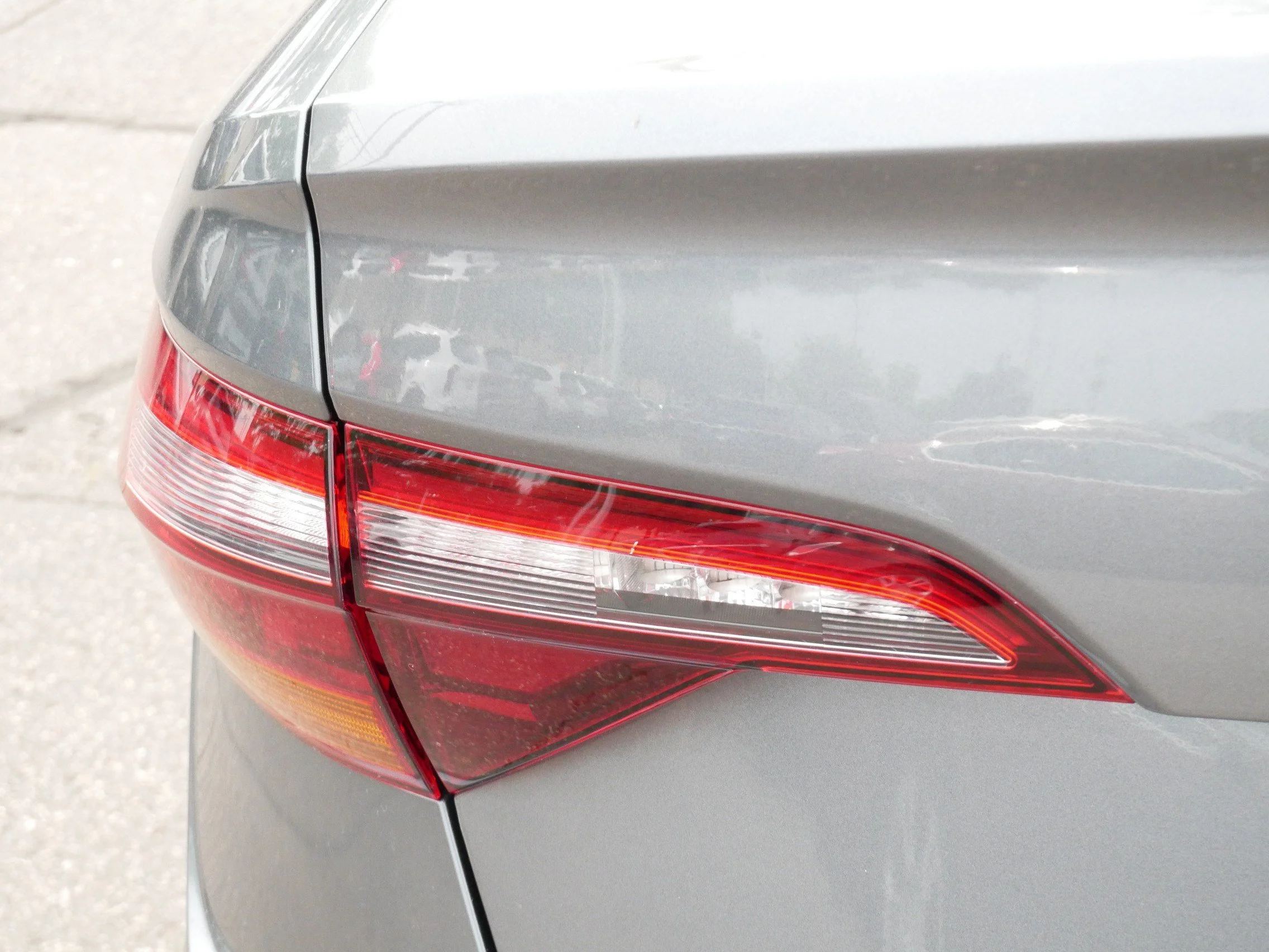 Used 2019 Platinum Gray Metallic Volkswagen SE image 17