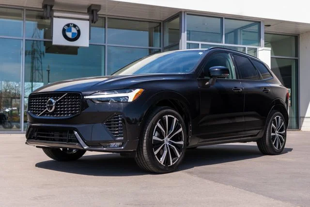 2024 Volvo XC60 B5 Plus Dark Theme AWD's photo