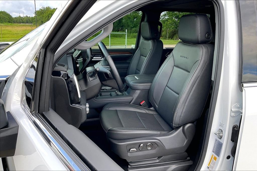 Used 2025 White GMC Denali image 18