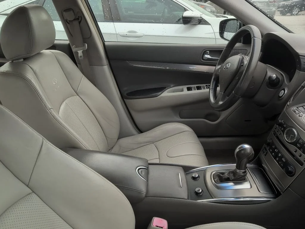 Used 2013 Black INFINITI Journey image 2
