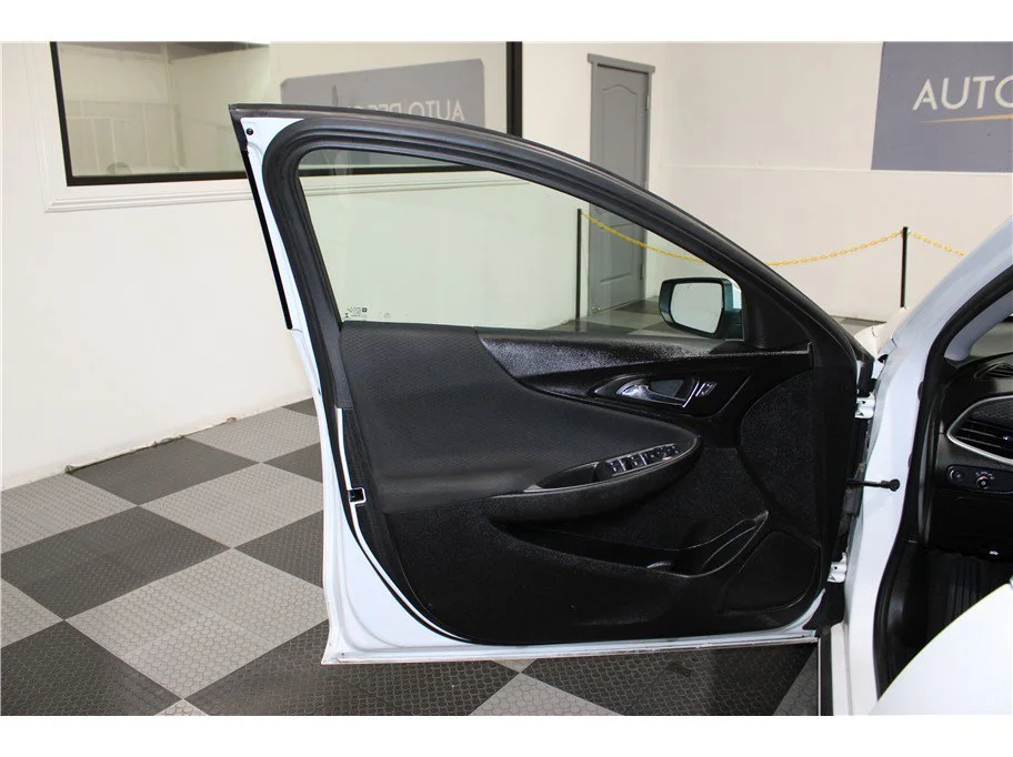 Used 2023 Summit White Chevrolet LT image 11
