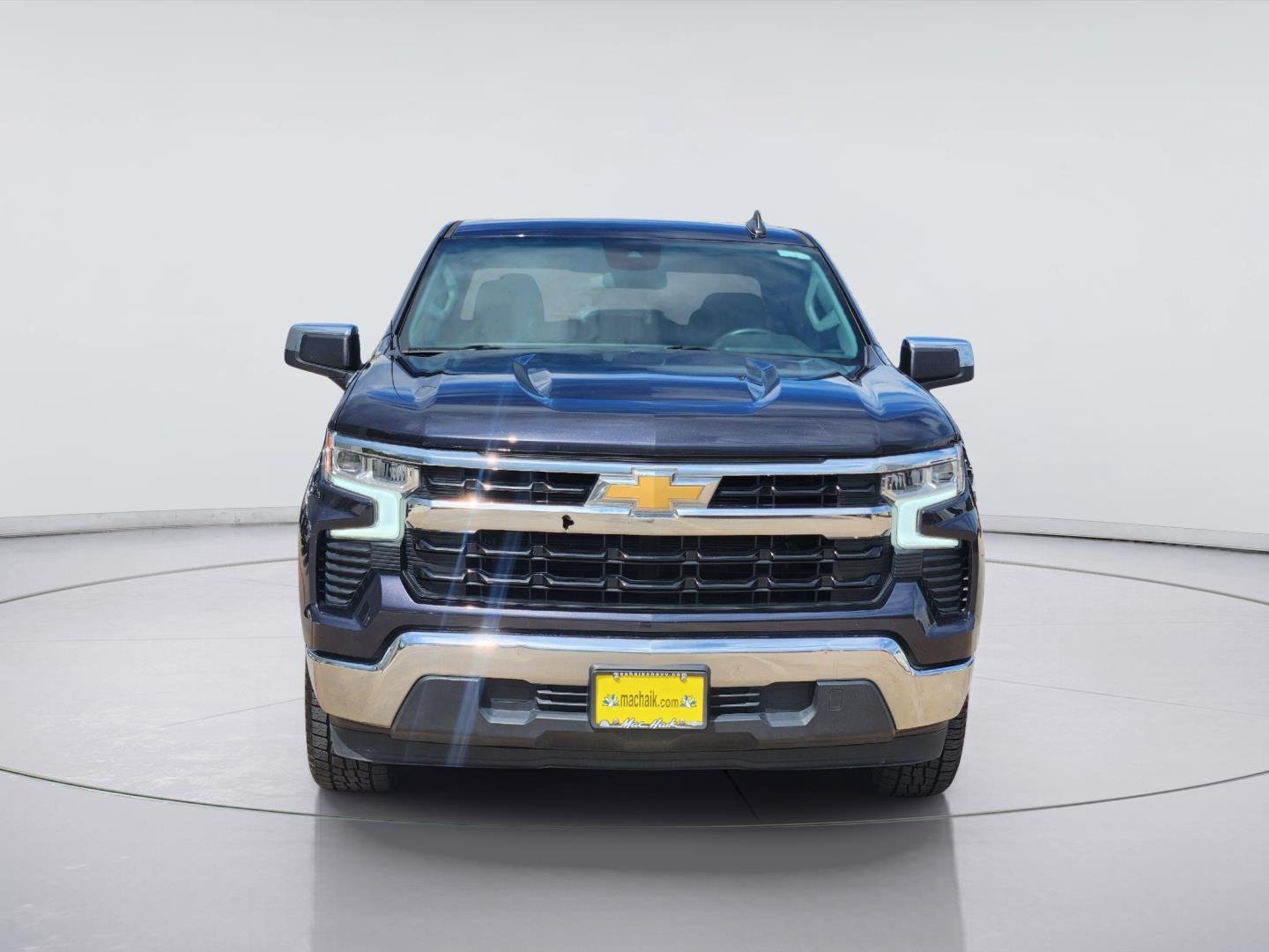2024 Chevrolet Silverado 1500 photo 2 of 34