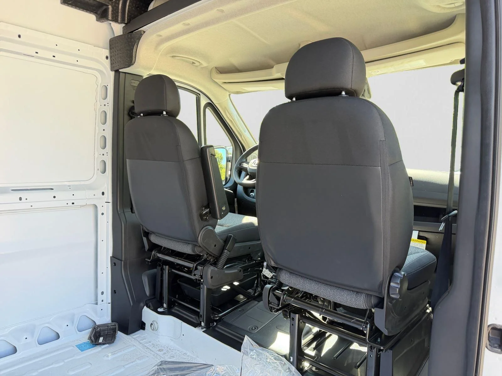New 2026 Bright White Clear-Coat Exterior Paint RAM SLT 3500 High Roof Ext 159" WB image 18