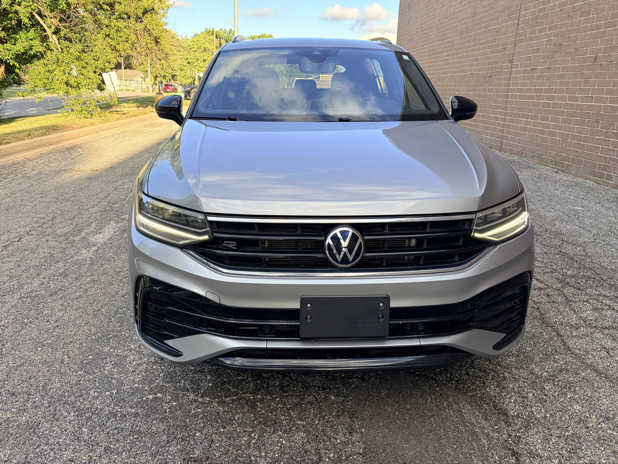 Used 2023 Pyrite Silver Metallic Volkswagen SE R-Line Black image 8