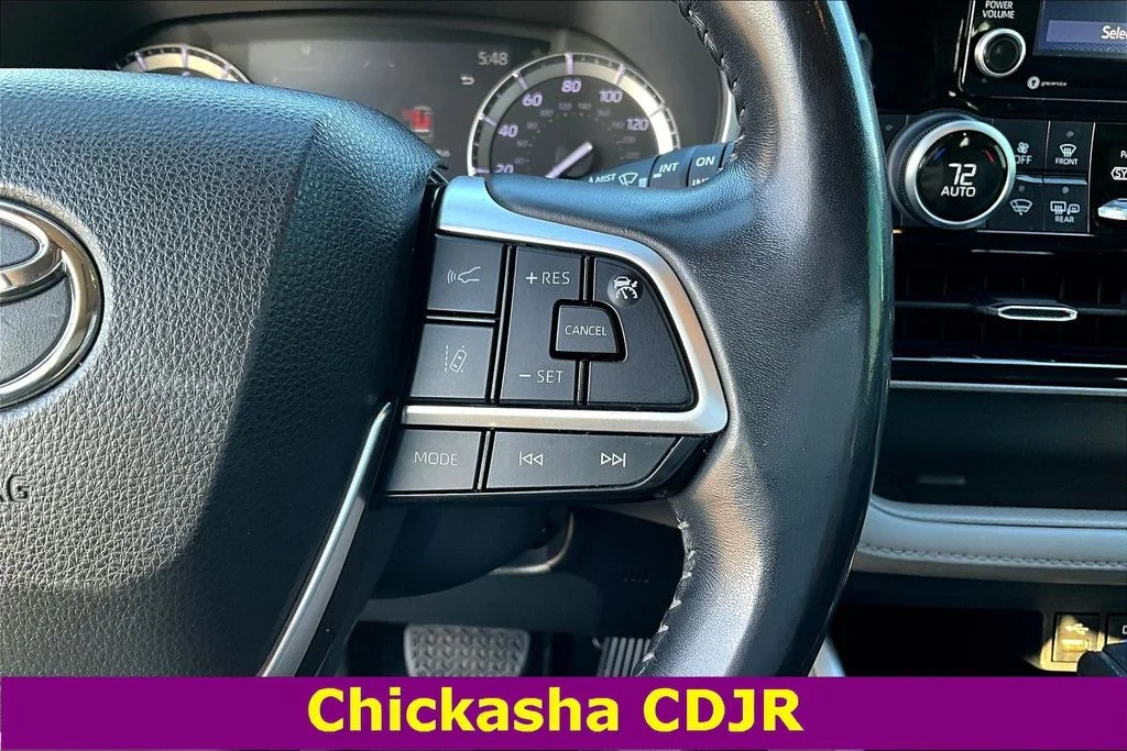 2022 Toyota Highlander XLE - Photo 12